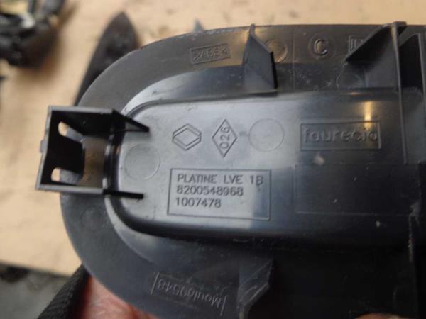 BOUTON LEVE VITRE RENAULT KANGOO 2 / MASTER 3 , OPEL MOVANO (COTE DROIT) - Vue 3